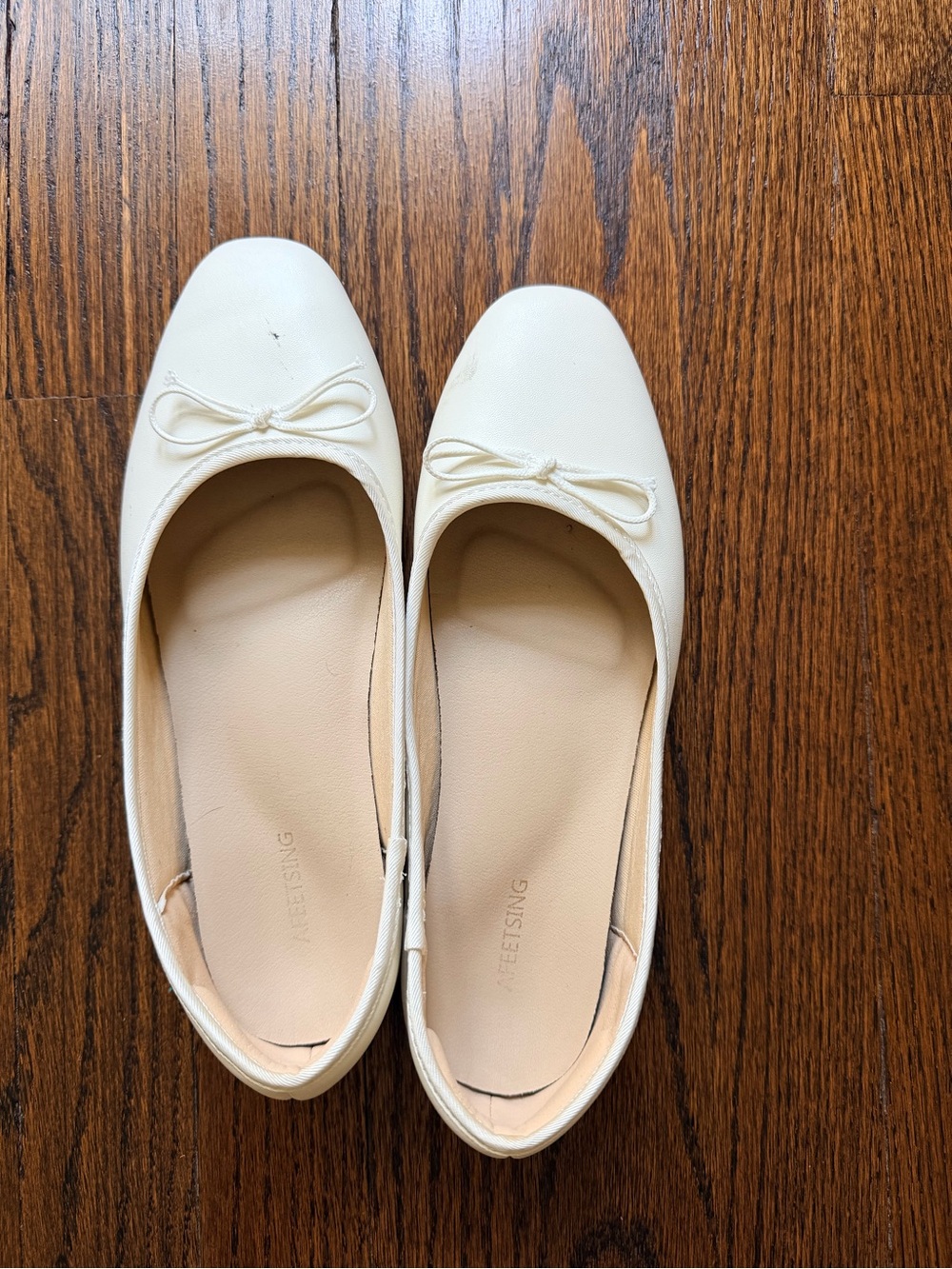 Women’s White Ballet Flats with Bow